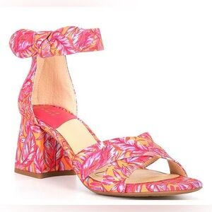 New Alex Marie size 8 bow block heal sandals